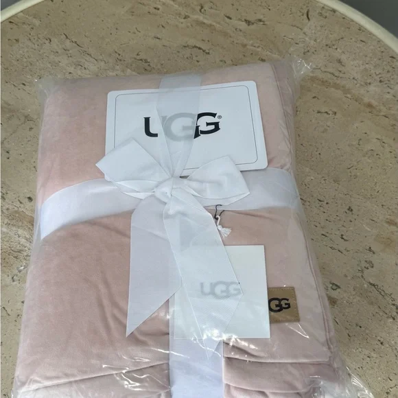 UGG Blush Throw Blanket - Picture 7 of 8